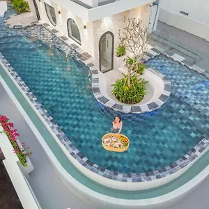 V Boutique - Complimentary Refreshments **** ブンタオ